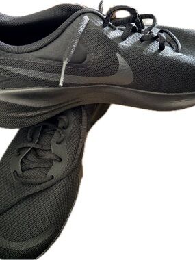 Nike Revolution 7 Black Athletic Shoes 12M